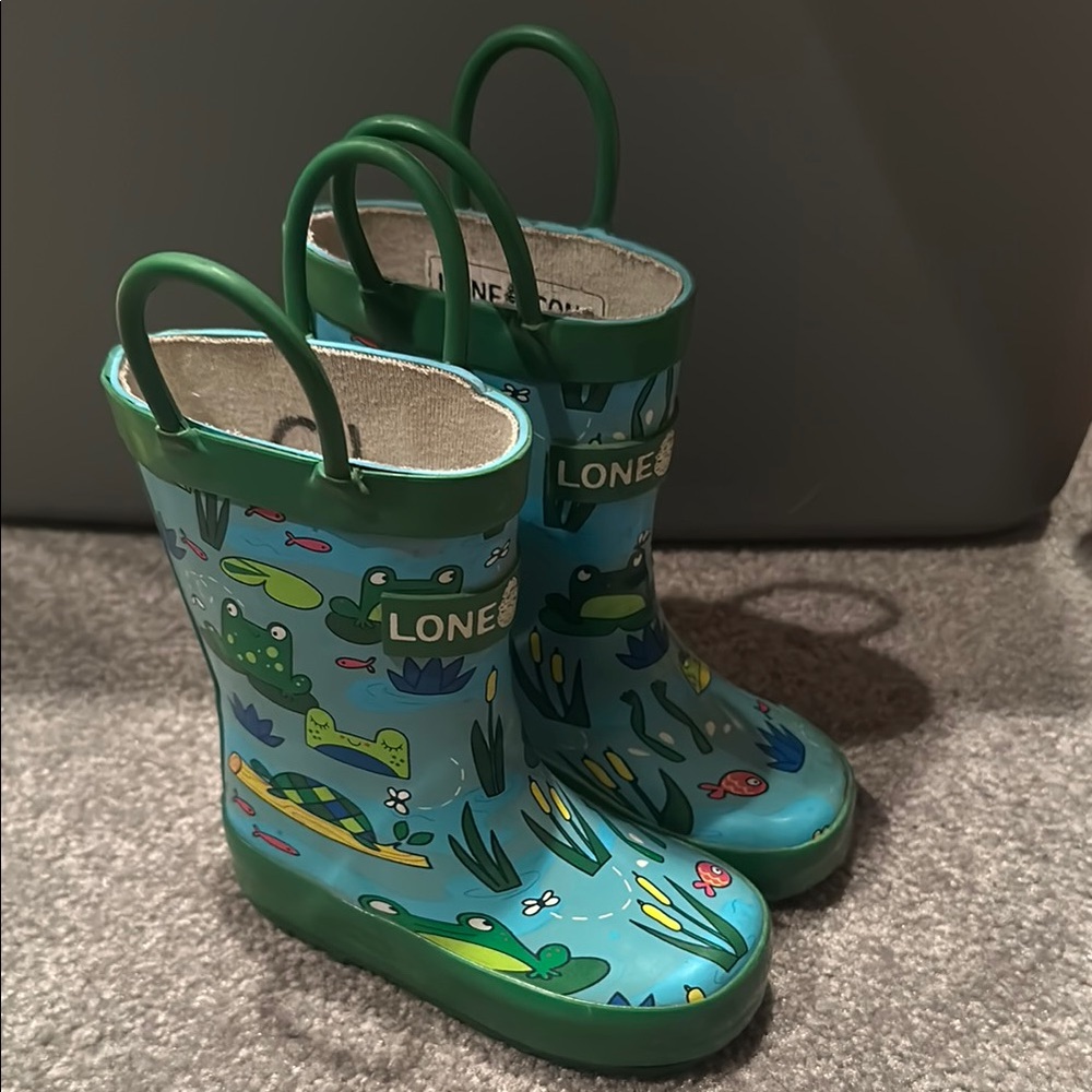 Vibrant Green and Blue Rain Boots with Playful Underwater Design